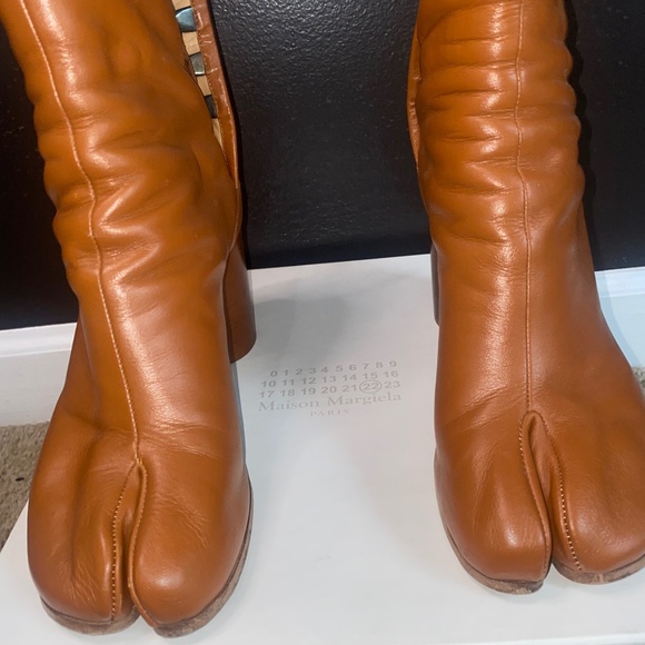 Maison Margiela Camel Leather Tabi Ankle Boots - NWT Maison Margiela Tabi 30mm Leather Ankle Boots | Neutrals  main image 3